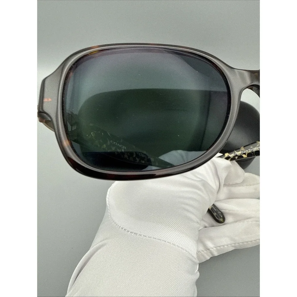 Coach HC8241 Authentic Sunglasses Dark Tortoise Brown Gradient Lens & Coach Case